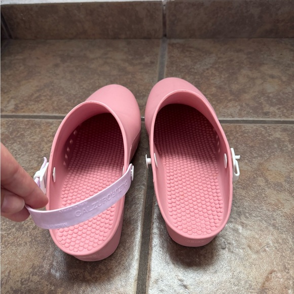 Calzuro Classic Without Holes Bubblegum with Lilac Strap - Picture 3 of 4